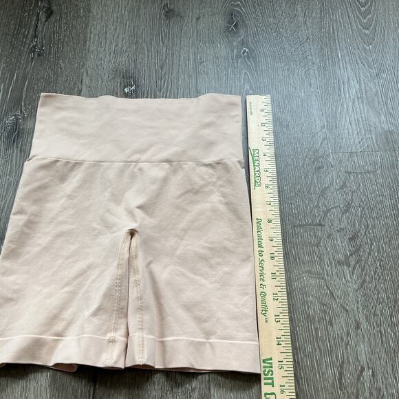 Spanx Large Shapewear Seamless Shorts Beige Nude - Picture 4 of 6